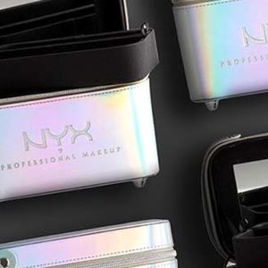 HOLOGRAPHIC MAKEUP CASE